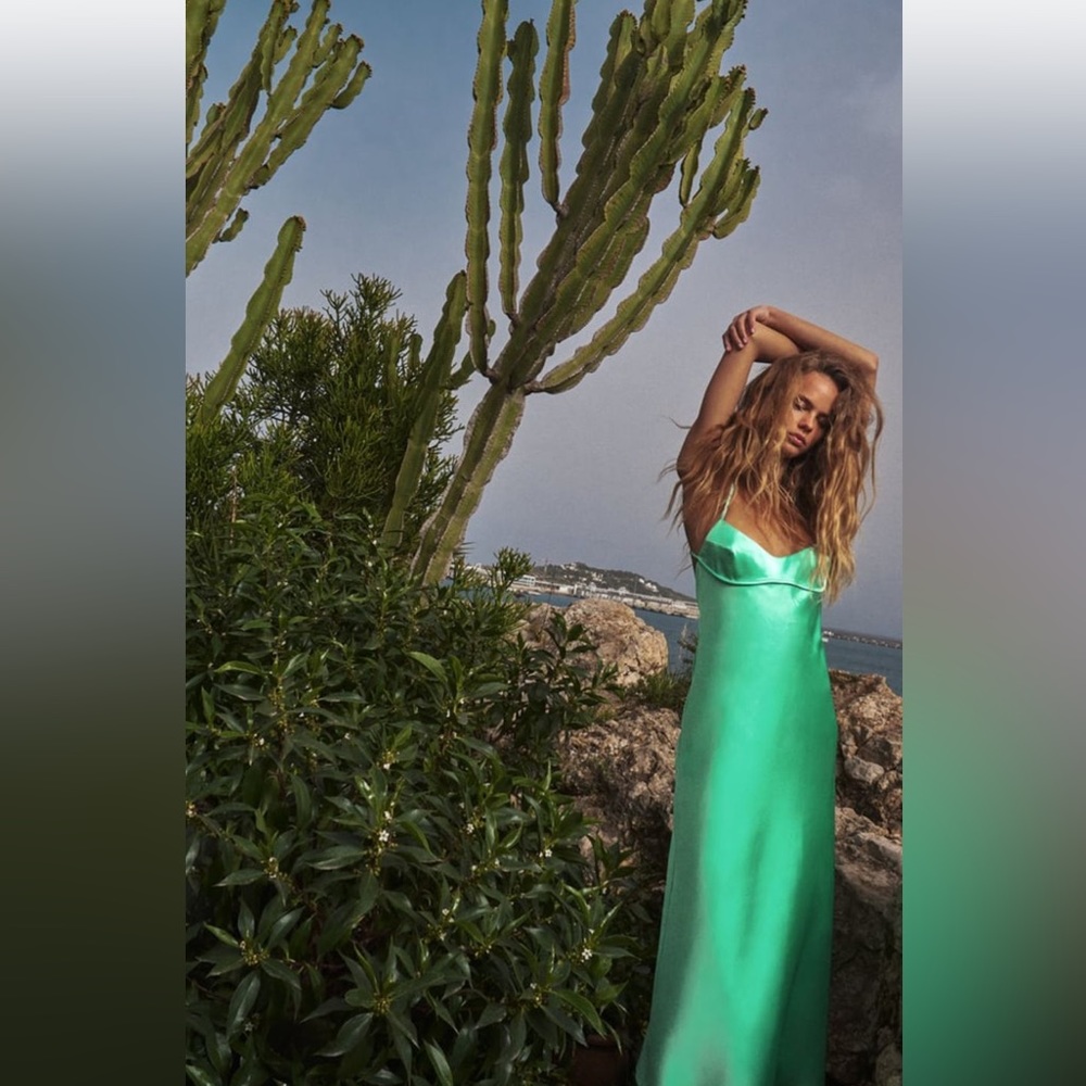 *VIRAL ZARA DRESS* UNWORN Midi seafoam/green dress, open back, XS